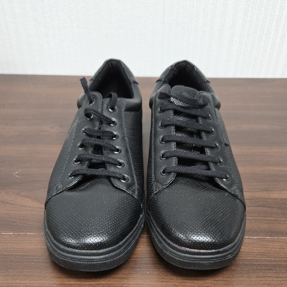 Kenneth Cole Reaction Size 9 Black Faux Leather Lace Up Sneakers